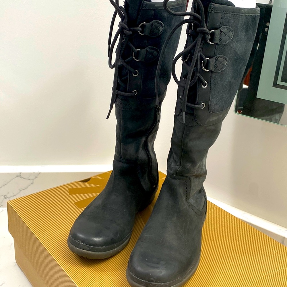 UGG Elsa size 8.5  black weatherproof boots